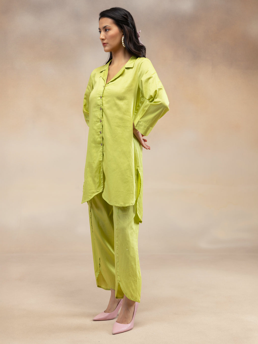 Women Pear Green Solid Cotton Satin Kurta Co-Ord Set