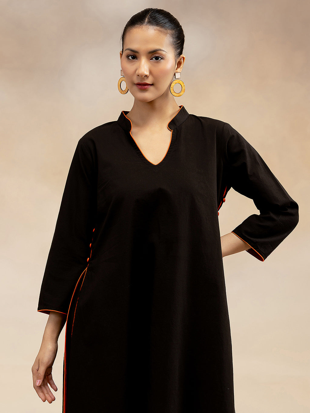 Women Black Contrast-Trim Cotton Slub Kurta
